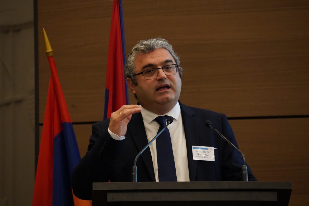 Մեր օրակարգը պէտք է լինի յստակ ու անդրդուելի՝ հիմնուած համազգային դիմադրութեան վրայ. ՀՅԴ Բիւրոյի անդամ Յովսեփ Տեր- Գեւորգեանի ելոյթը Սփիւռքի զօրաշարժին նուիրուած խորհրդաժողովին