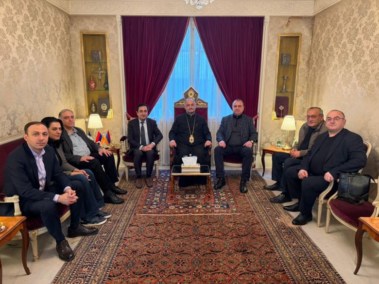 Արցախի պատուիրակութիւնն այցելել է Ֆրանսիայի հայոց թեմ