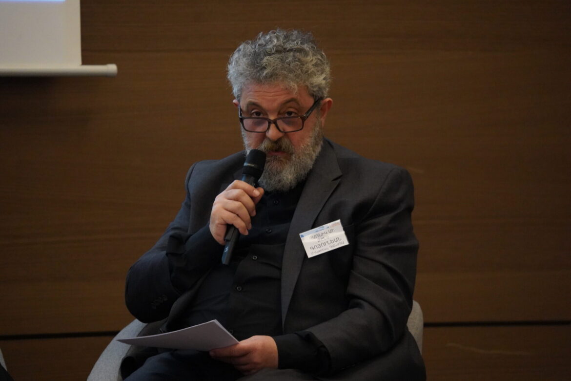 Հայ Եկեղեցին եւ հայ ինքնութիւնը