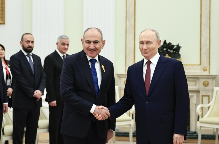 Pashinyan Jokes with Putin in the Kremlin: “Armenia has Too Much Democracy”