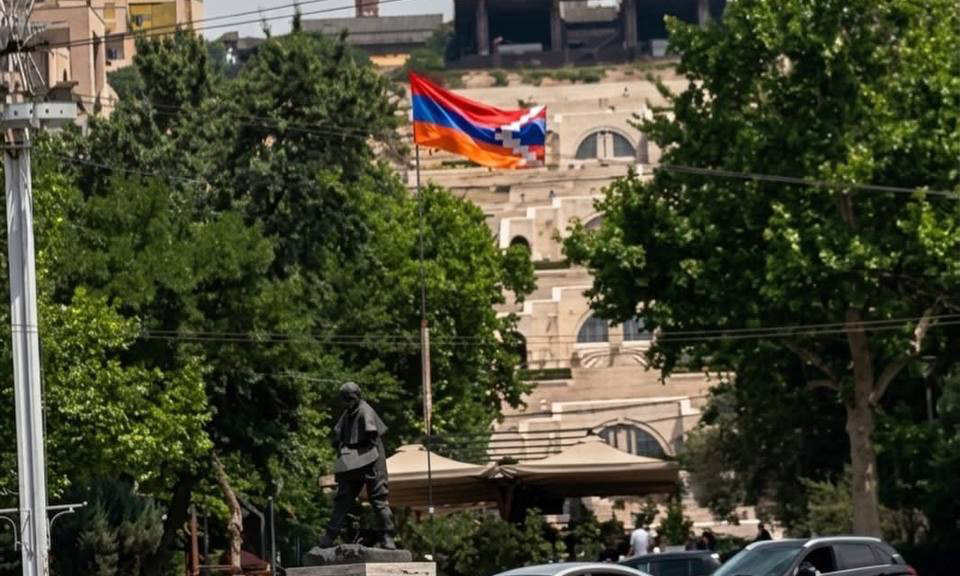 Երեւանում պայքար է ընթանում Արցախի դրօշի դէմ