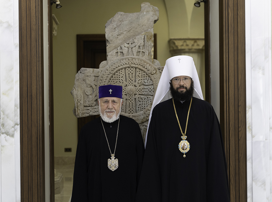Գարեգին Բ-ն ու միտրոպոլիտ Անտոնին քննարկել են Եկեղեցու նկատմամբ ճնշումները