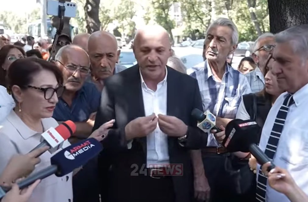 Արցախի պետականութեան ինստիտուտը կարեւոր ինստիտուտ է, մենք չպիտի հրաժարուենք դրանից. ակցիա ԱԺ-ի դիմաց