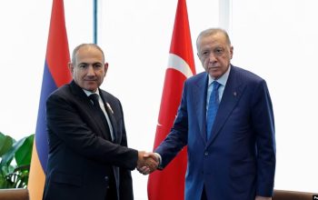 Pashinyan Meets Erdogan in New York as Turkey Keeps Armenia Border Closed