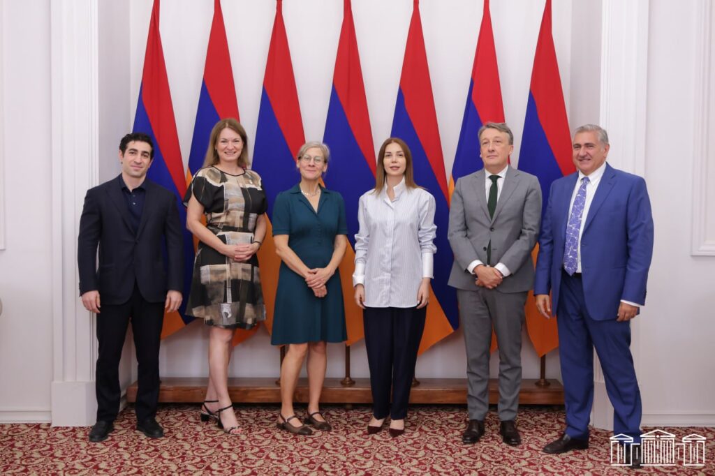 «Հայաստան» խմբակցութեան անդամները տեսնուած են Շուէտի, Հոլանտայի եւ Պելճիքայի դեսպաններուն հետ