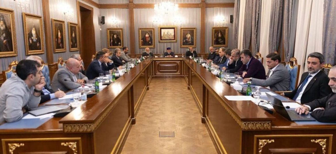 Մայր Աթոռում քննարկուել են կառավարութեան հակասահմանադրական քայլերը Հայոց Եկեղեցու դէմ