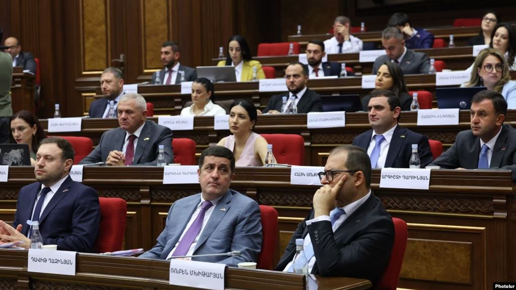 Armenian Opposition Rejects Pashinyan’s Push for Constitution Demanded by Azerbaijan